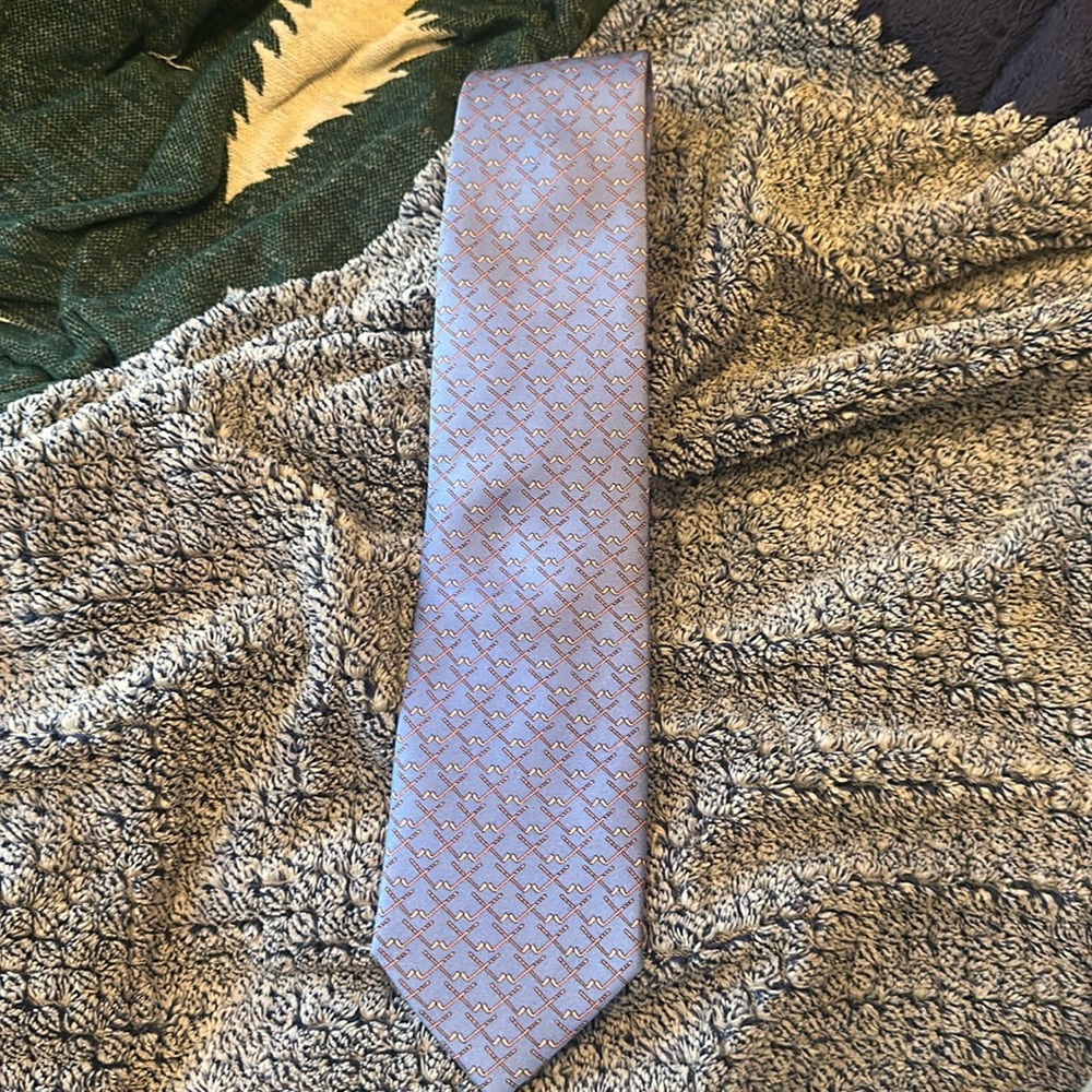 Light blue tie with pink pattern